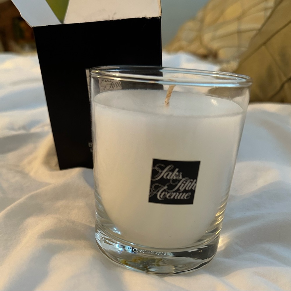 Sakes Fifth Avenue Candle - Picture 2 of 5